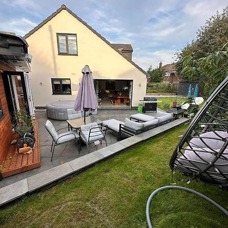 Modern Harrogate House Sleeps 10, Cinema Room & Hot Tub Eksteriør billede