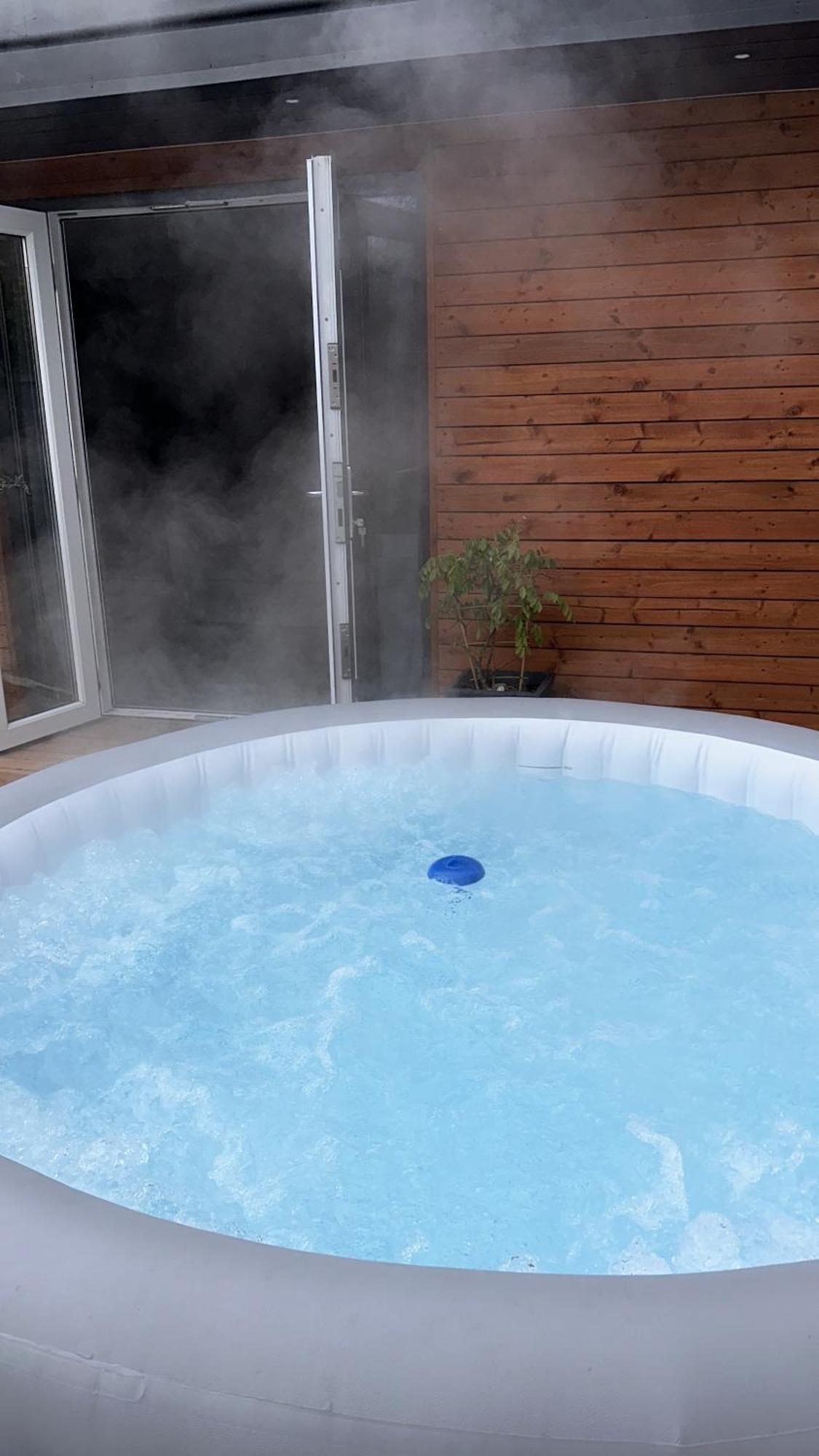 Modern Harrogate House Sleeps 10, Cinema Room & Hot Tub Eksteriør billede